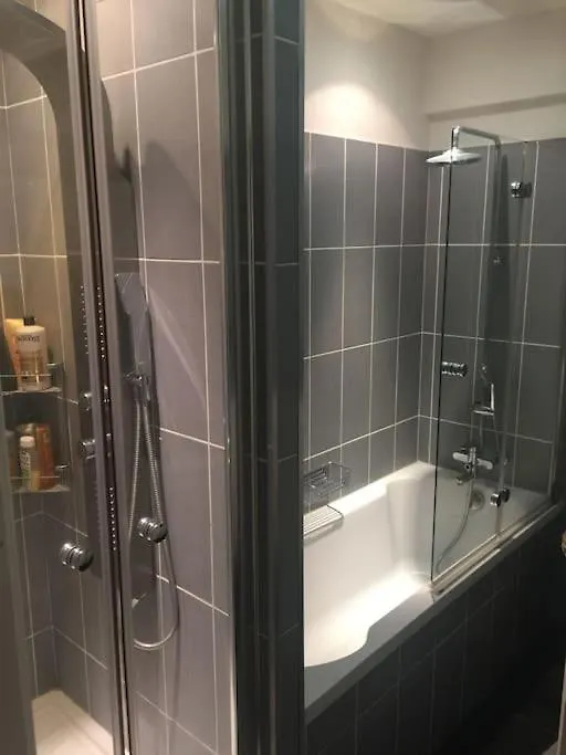 Bed & Breakfast Private Bedroom 2 Near Eiffel Tower, Saint Germain Paris