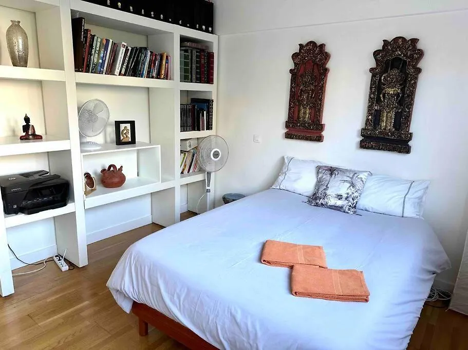 Private Bedroom 2 Near Eiffel Tower, Saint Germain contacts