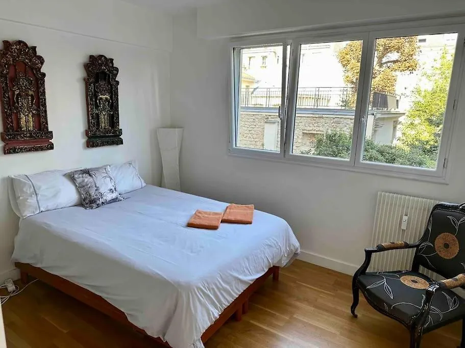 Private Bedroom 2 Near Eiffel Tower, Saint Germain Paris